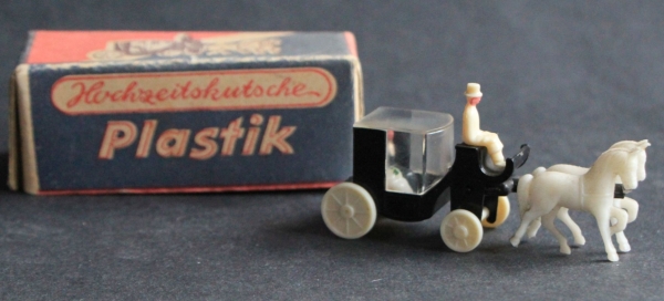 RM Wedding Carrier with figures in original box (2165)